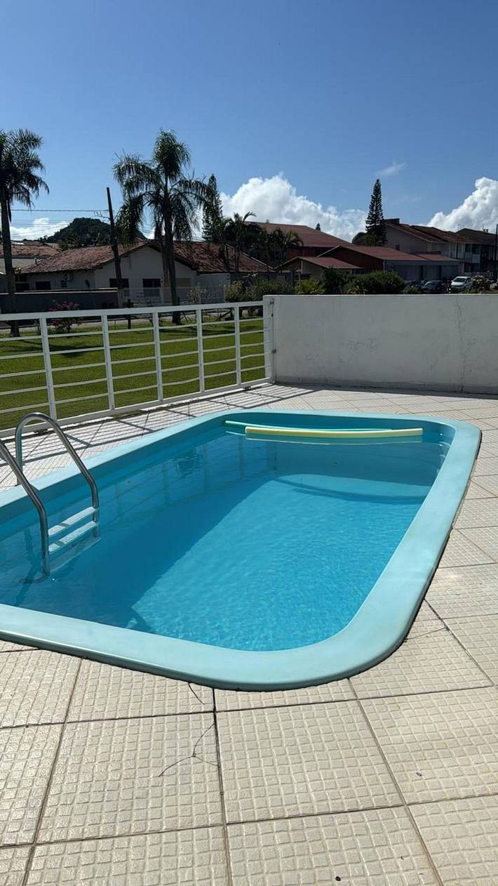 Casas e apartamentos de temporada para 12 pessoas, com jardim em São Francisco do Sul