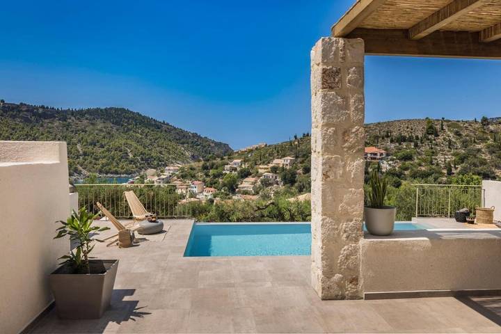 Cottage pour 2 personnes, avec jardin ainsi que piscine et vue dans Άσος
