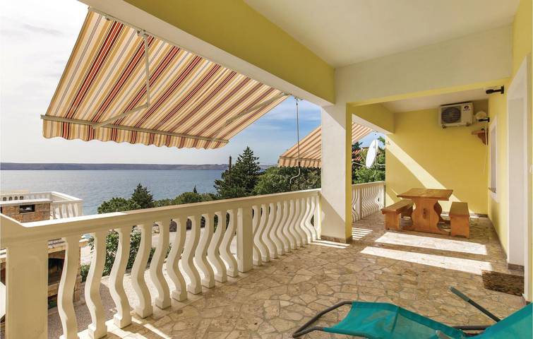 Ganze Ferienwohnung, Apartment am Meer mit Terrasse, Parkplatz und moderner Ausstattung in Lukovo Šugarje, Naturpark Velebit