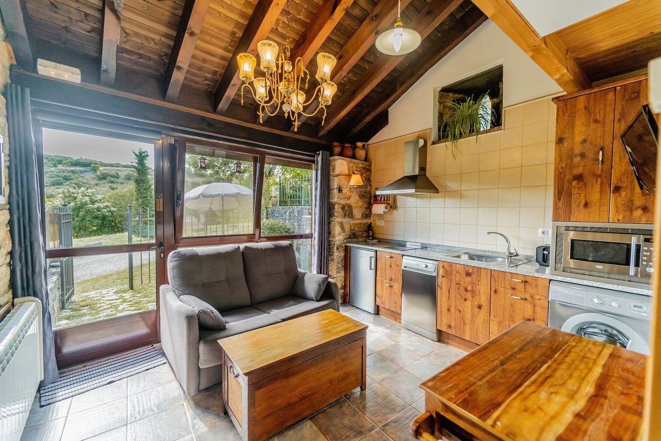Landhuis 'Villamoronta' met uitzicht op de bergen, privéterras en Wifi, foto 13