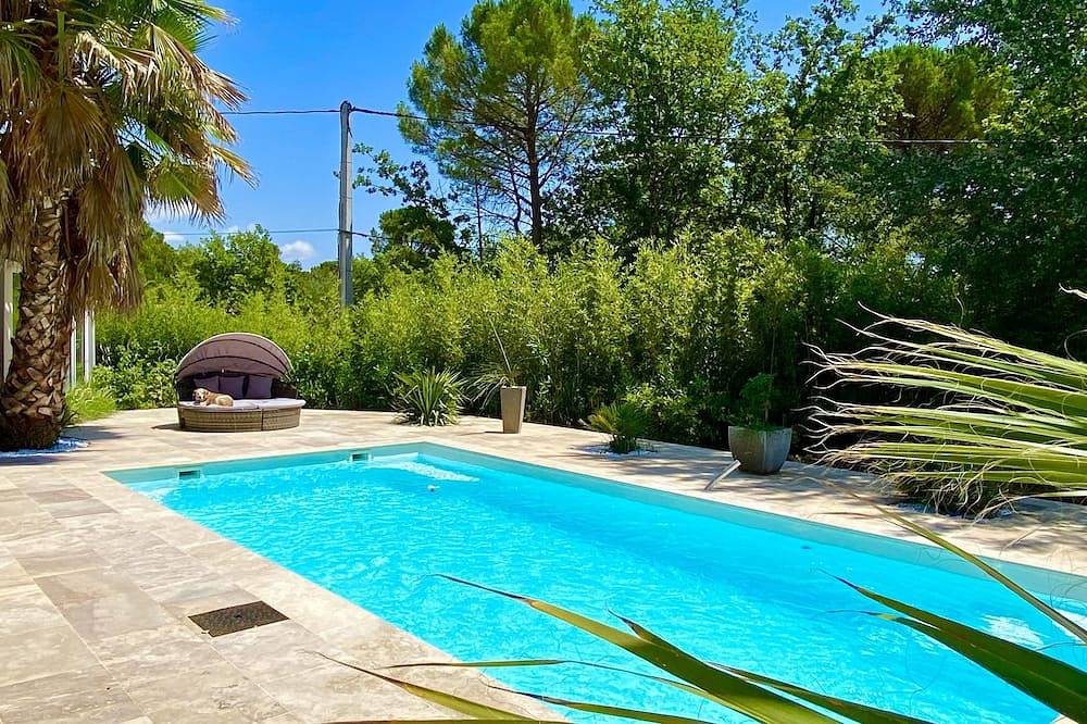 Entire apartment, Independent studio in villa with swimming pool. Private Jacuzzi, 40 minutes from the beach in Vidauban, Draguignan region