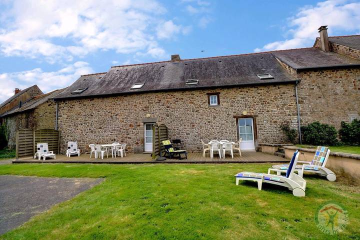 Gîte pour 6 personnes, avec Terrasse ainsi que Jardin et Vue à Québriac