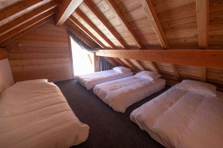 Chalet de luxe (tout neuf) à Puy Saint Vincent 1400, au calme, à 250m des pistes de ski in Puy-Saint-Vincent, Parc national des Écrins