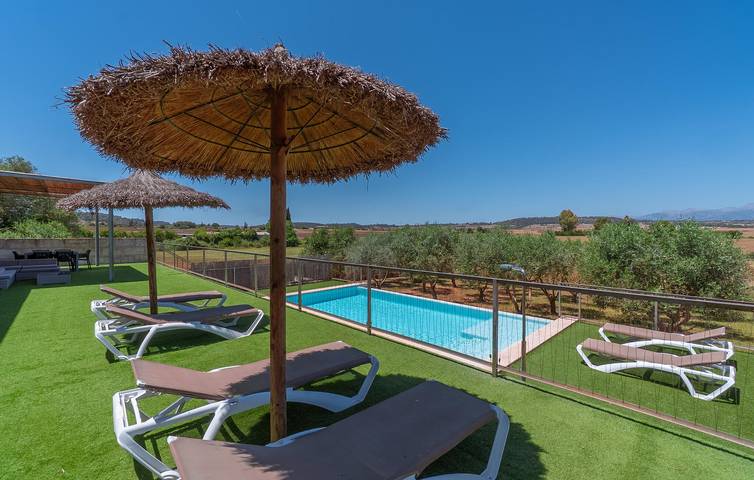 Apartamento moderno con piscina, aire acondicionado y WiFi cerca de Maria de la Salut in María de la Salud, Interior de Mallorca