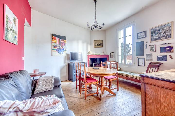Casa de vacaciones 'Maison De Famille' con terraza privada y jardín privado in Mortagne-sur-Gironde, Saintes region