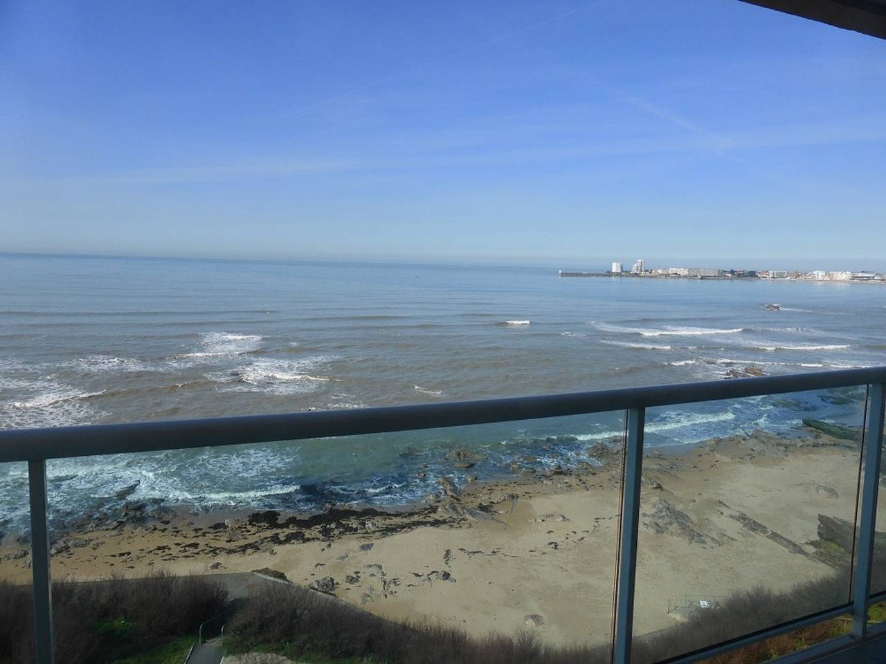 Apartamento entero, Apartamento T3 frente al mar con aparcamiento, 5 plazas in Les Sables-d'Olonne, Vandea