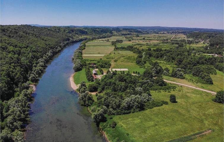 Gemütliche 2-Zimmer-Wohnung mit Terrasse, 300 m vom Strand entfernt und mit moderner Ausstattung in Sisak-Moslavina