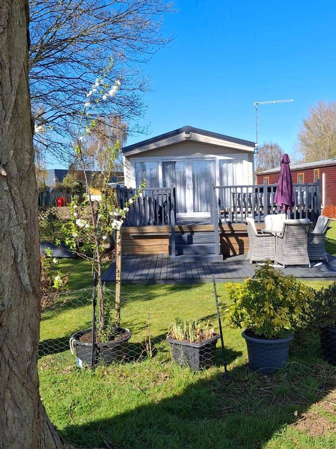 Holiday rental for 4 people, with view and lake view as well as garden and pool in Northamptonshire