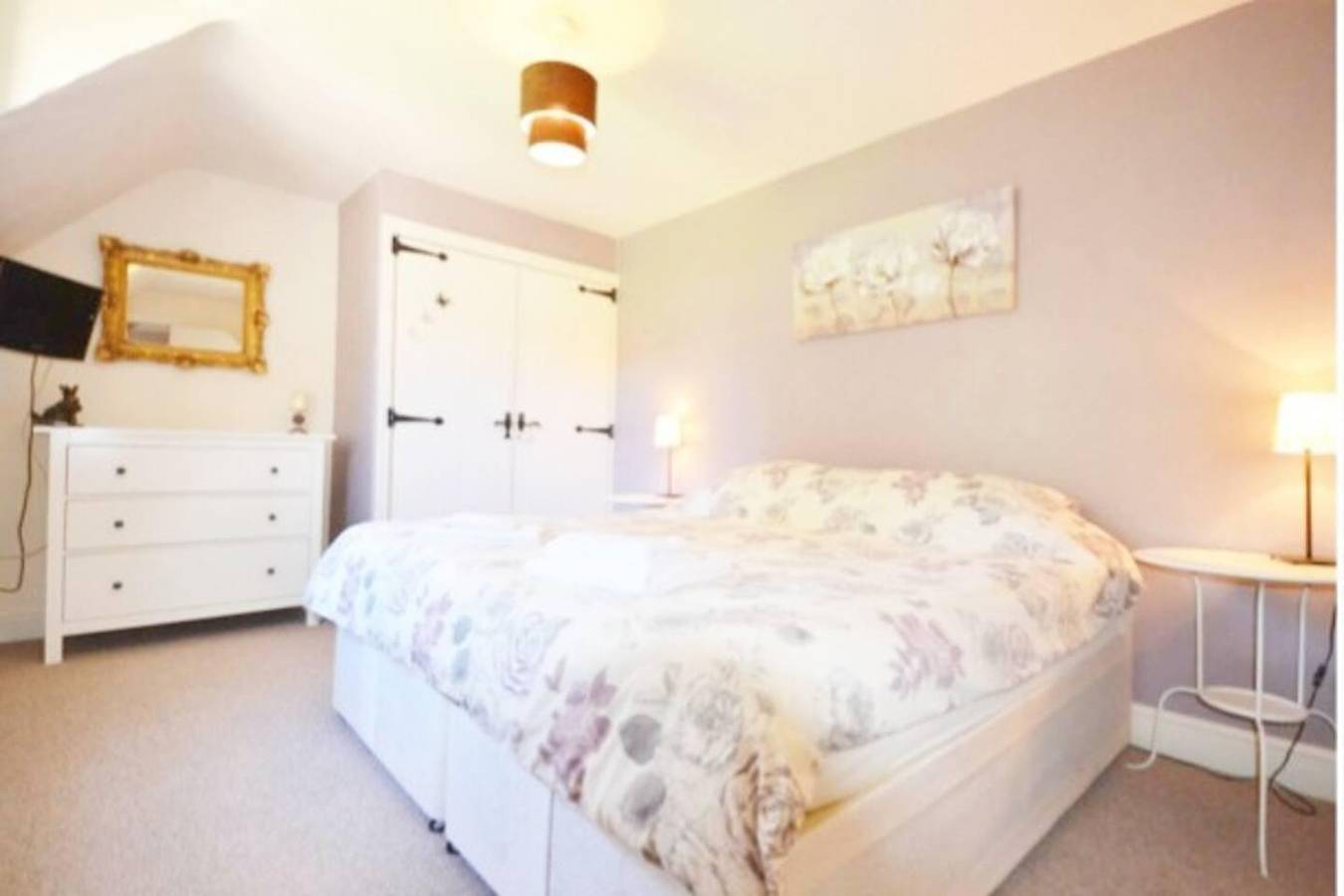 5-Bed Home - Sleeps 12, Pool, Garden & Play Area in West Bagborough, Somerset
