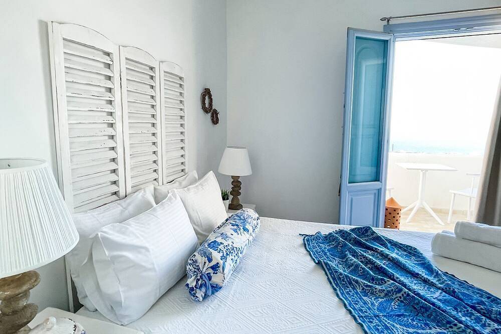 Entire apartment, Superior Villa for 2 Sea&Sunrise view few steps from the Cliffs in Firostefani, Thera