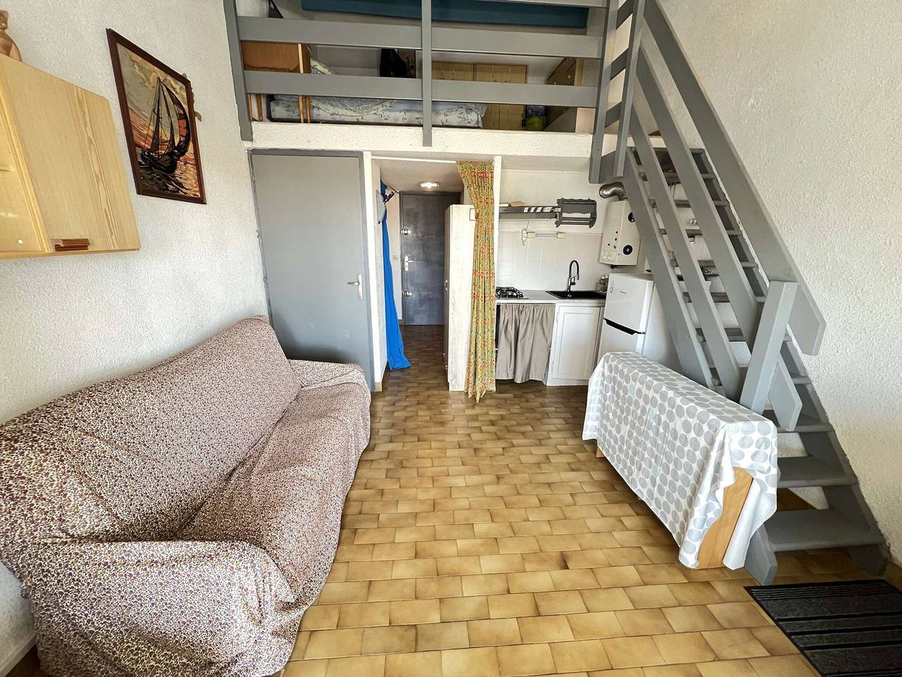 Ganzes Studio, Studio mit Kabine + Mezzanine für 4 Pers, Loggia, strandnah, privater Parkplatz in Cap d'Agde, Agde