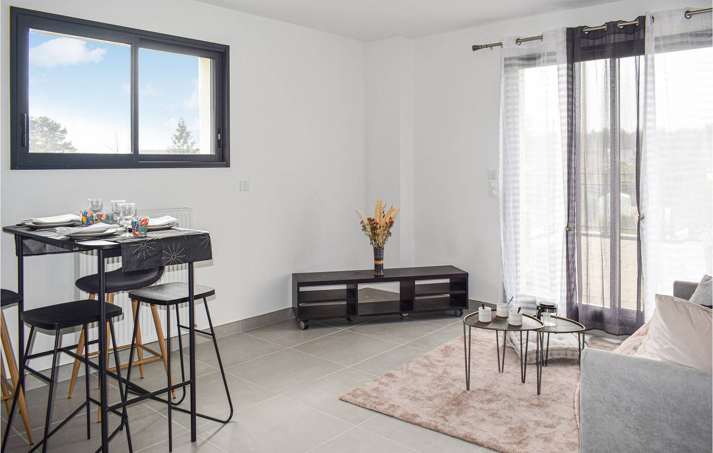 Appartement de vacances entier, Charmant appartement de 70m2 - Parking, TV, jardin et WiFi - Proche de Lantic et de la rivière in Lantic, Côte de Goëlo