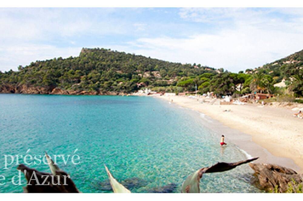 Ganze Wohnung, Schöne Wohnung mit Garten mit Füßen im Wasser in 50 m Entfernung vom Meer in Pramousquier, Le Lavandou