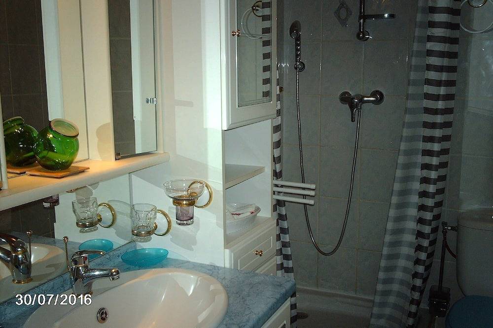 Apartamento entero, Cómodo apartamento a 15 minutos del lago de St. Croix in Régusse, Región Brignoles