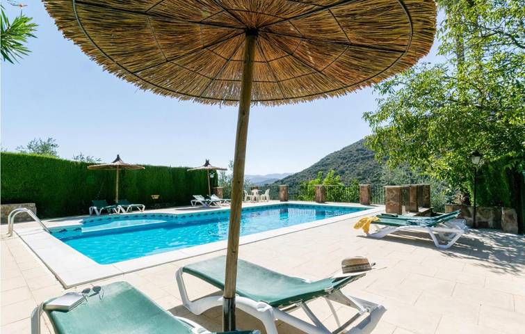 Apartamento para 25 personas, con Terraza además de Jardín y Piscina en Carcabuey