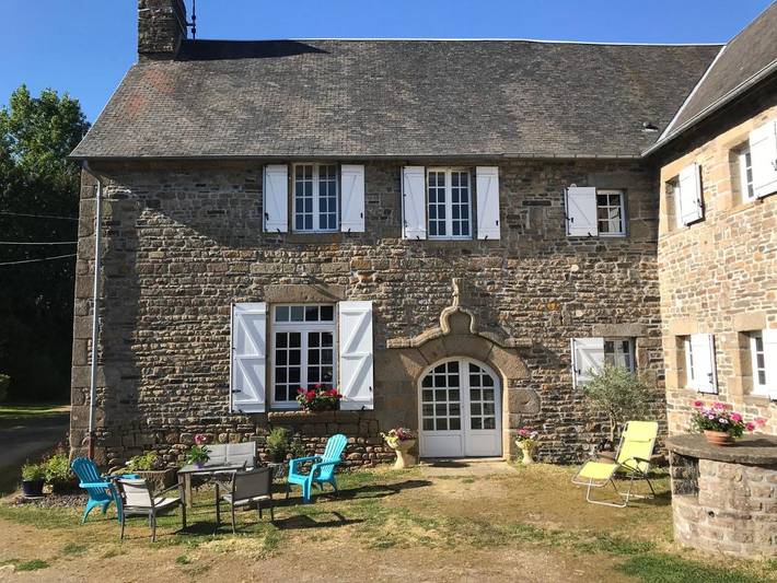 Location de vacances pour 6 personnes, avec jardin à Saint-Laurent-de-Terregatte