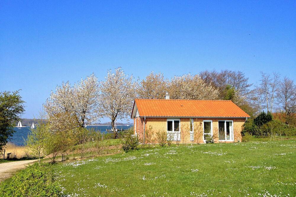 Ruhiges 5* Ferienhaus direkt am Wasser | Wlan | Sauna | Kamin | Whirlwanne in Schlei, Kosel