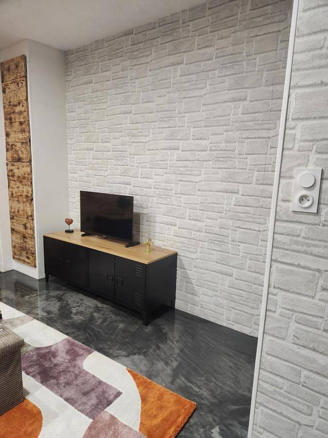 Location de vacances pour 2 personnes, avec terrasse ainsi que jardin et jacuzzi à Sainte-Eulalie (Cantal) - 4