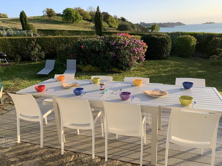 Gîte pour 8 personnes, avec terrasse et jardin