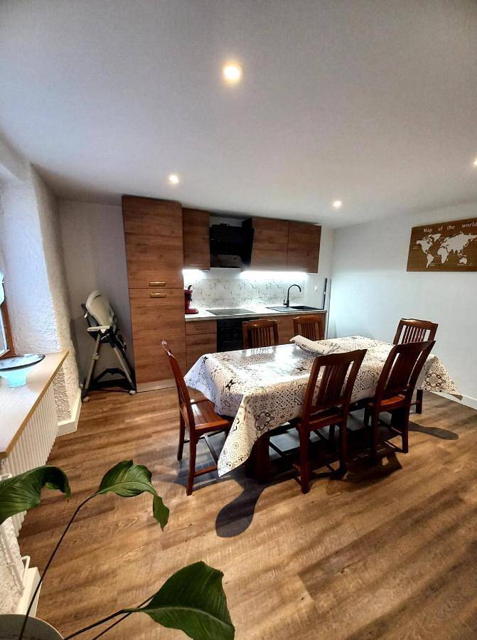 Location de vacances pour 6 personnes, avec sauna ainsi que jacuzzi et jardin, animaux acceptés à La Chapelle-devant-Bruyères