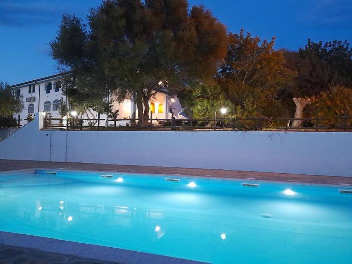 Maison d’hôte pour 2 personnes, avec Balcon et Terrasse ainsi que Jardin et Piscine dans Onifai