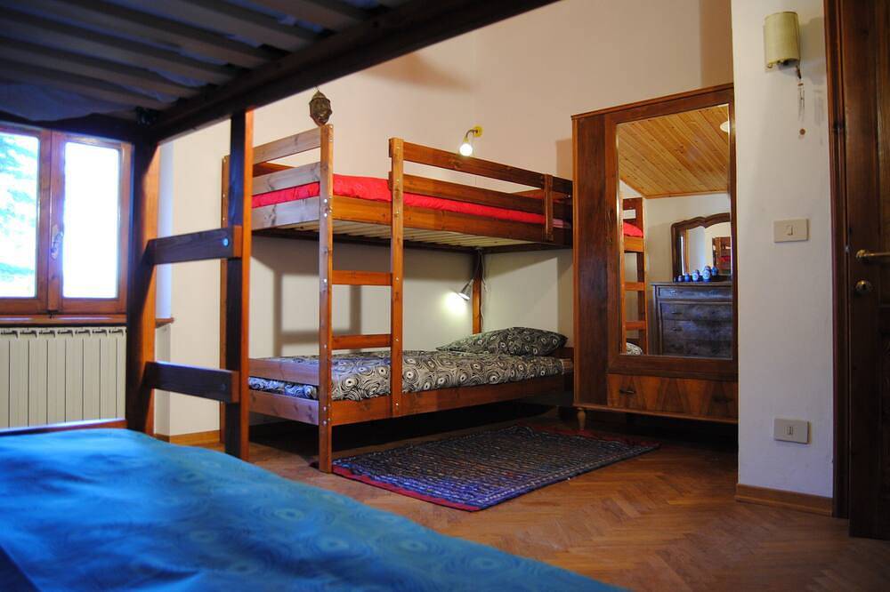 Tuscan-style farmhouse in the forest, with private whirlpool and swimming-pool in Castel San Niccolò, Casentino