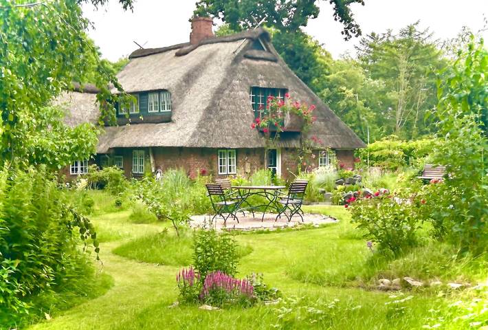 Reetdachhaus Bischoff – Exklusives Landhaus an der Nordsee mit Weinauswahl & Manufakturprodukten in Kuden, Sankt Michaelisdonn und Umgebung