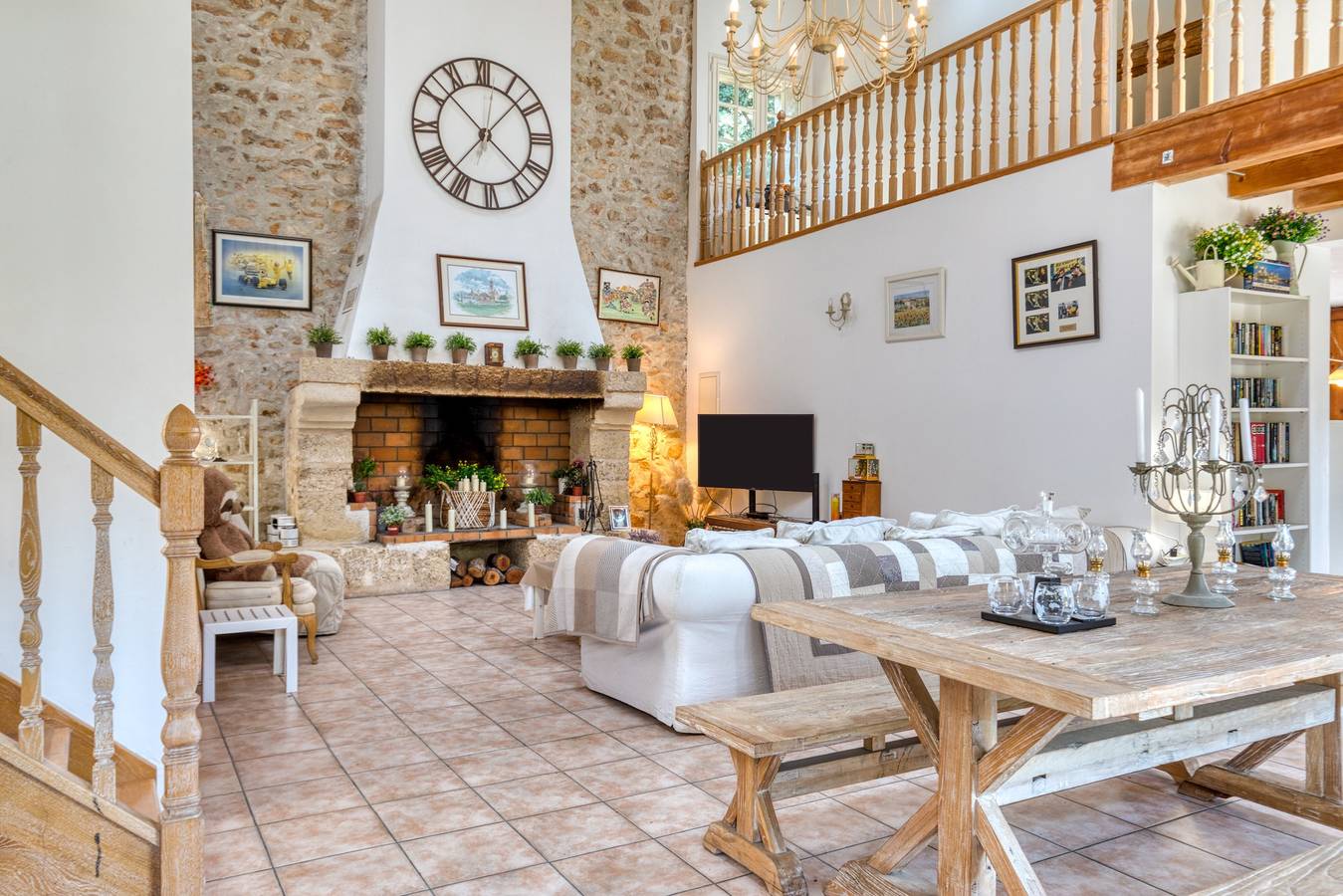 Villa 'Moun Mas' with Private Pool, Wi-Fi and Air Conditioning in Cournonsec, Mediterranean Coast (France)