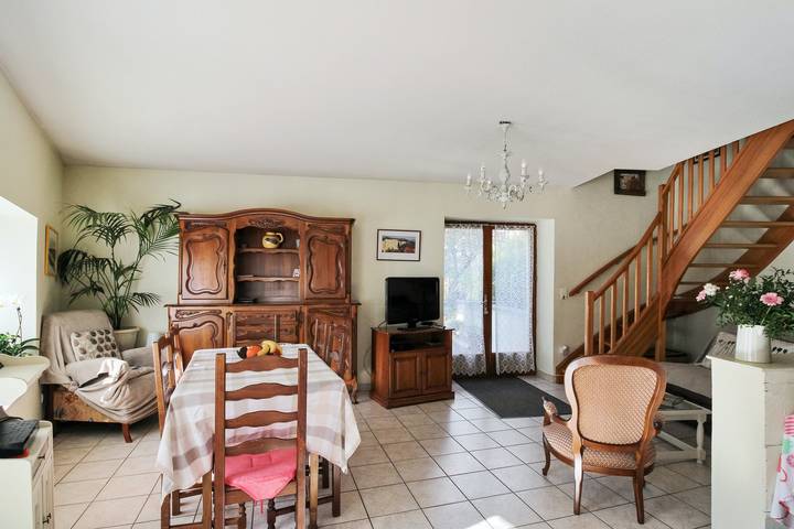Casa confortable Ornans + Jardín in Ornans, Jura Francais