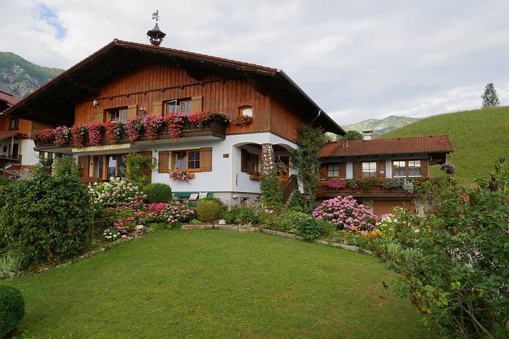 Ferienhaus für 4 Personen, mit Garten und Pool sowie Balkon in Bad Goisern am Hallstättersee - 2