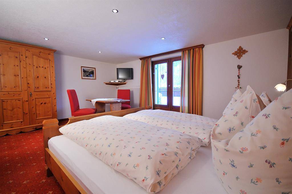 Ganze Ferienwohnung, Appartement Nescharina, 2 Schlafräume mit Du/Wc in Silbertal, Schruns-Tschagguns