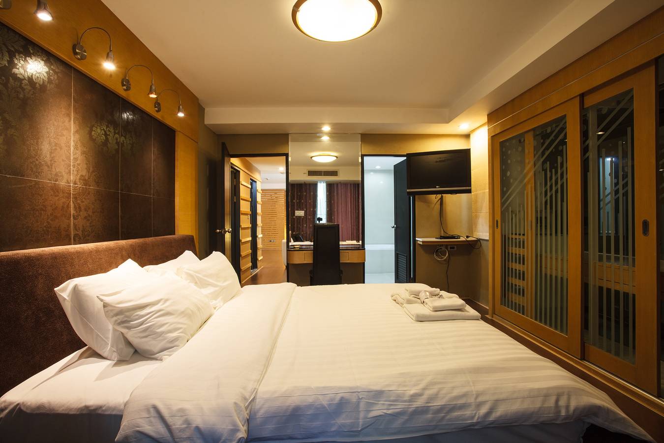 Hel ferieleilighet, 2B 2 Bedrooms Downtown Serviced Apartment with shared Pool in Watthana, Bangkok