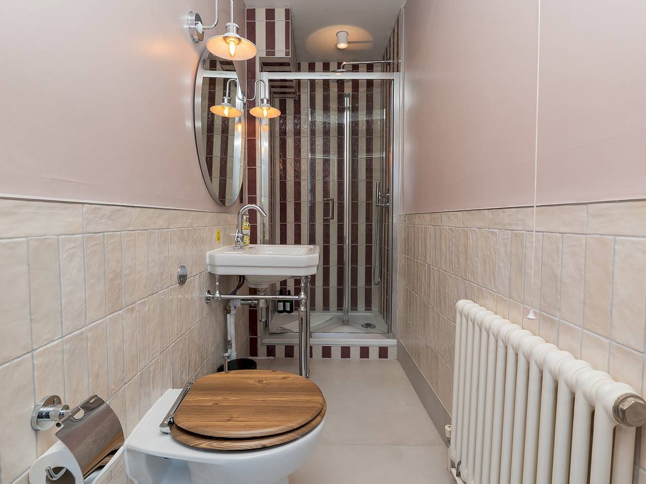 Entire apartment, Pass the Keys | Cosy King room in Central Bath in Bath, Bath & North East Somerset