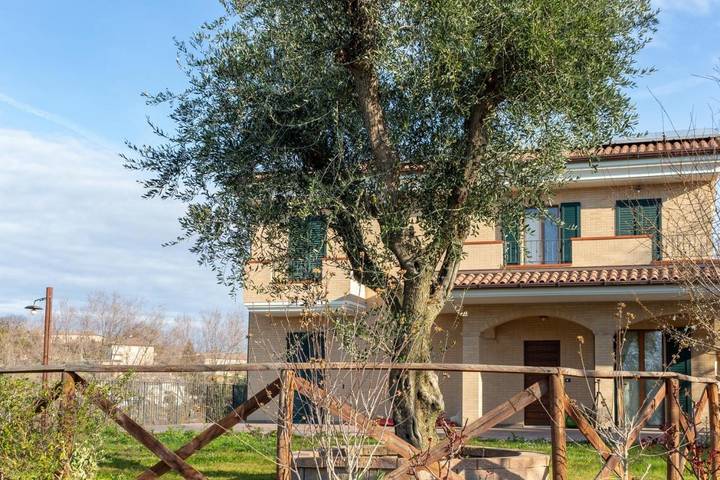 Appartamento per 2 persone, con Balcone e Terrazza nonché Giardino e Panorama a Morrovalle