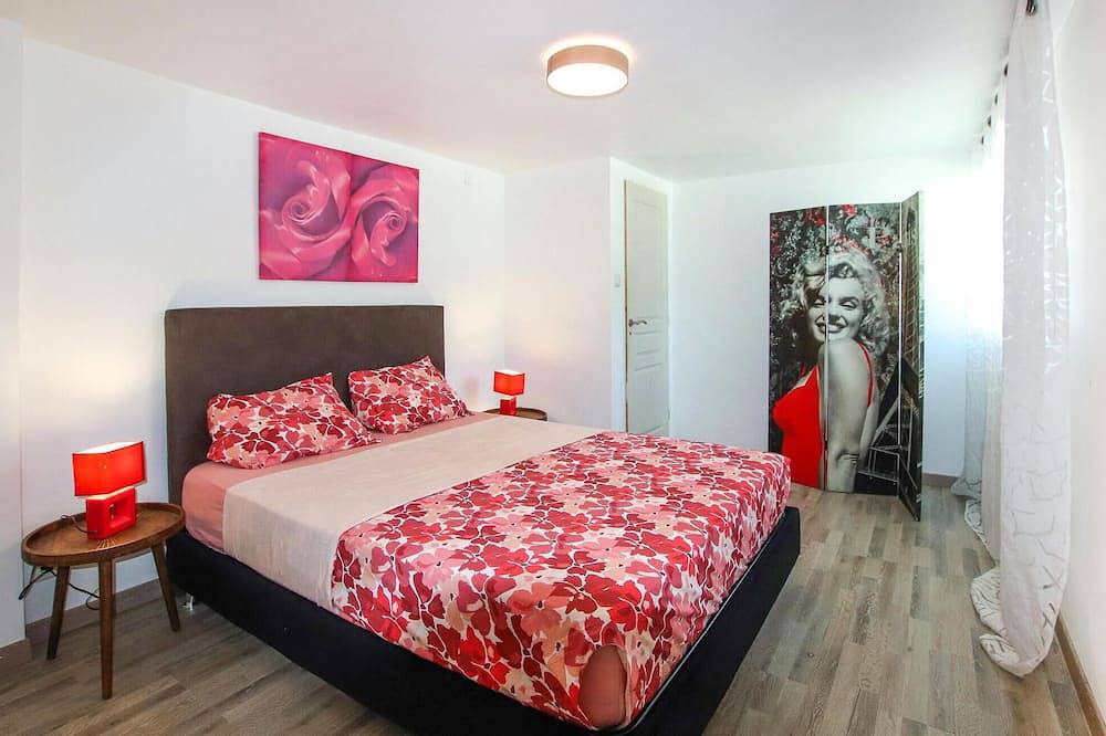 Entire apartment, 2 bedroom stunning apartment in Gemenos in Gémenos, Marseille region