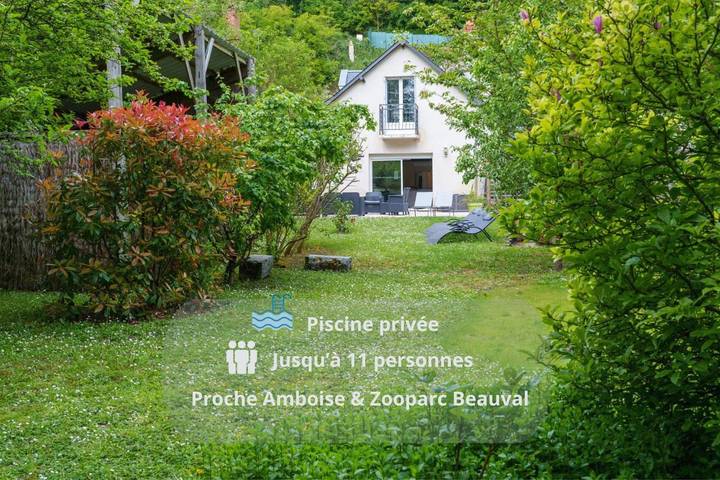 Gîte pour 11 personnes, avec piscine et jardin ainsi que vue et terrasse à Chançay