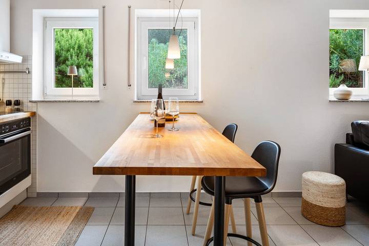 Ganzes Studio, Einzimmerapartment 'Ferienwohnung Vino9' mit privatem Garten und Wlan in Vogtsburg - Oberrotweil, Vogtsburg im Kaiserstuhl