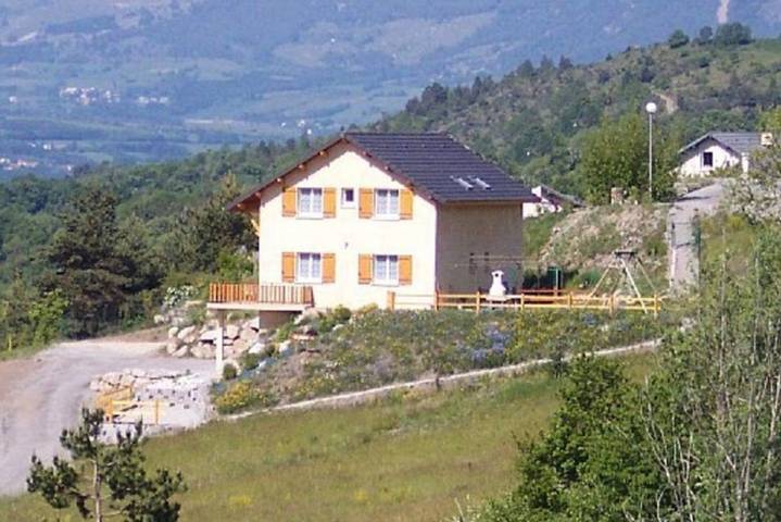 Location de vacances pour 6 personnes, avec vue et jardin, animaux acceptés à Saint-Jean-Saint-Nicolas