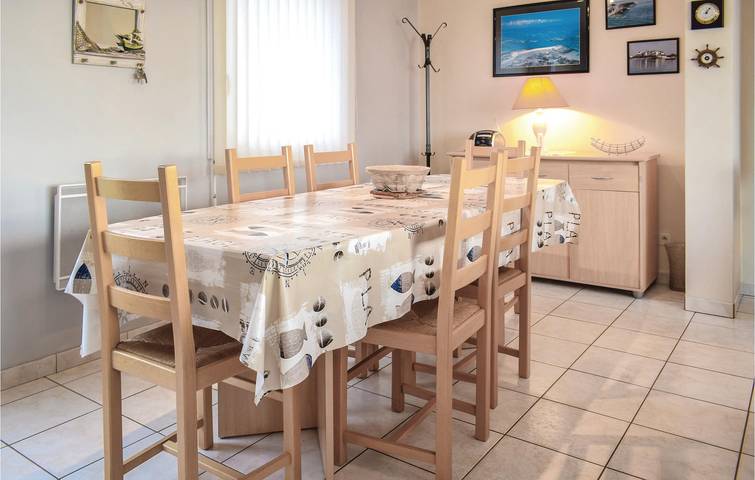 Appartement am Strand mit Parkplatz, TV und Garten in Saint-Germain-sur-Ay, Coutances und Umgebung