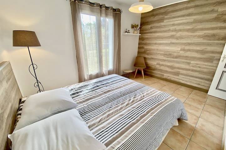 Villa*** 6p, 3ch avec grand jardin arboré clos, clim, village classé de Vogue in Vogüé, Ardèche
