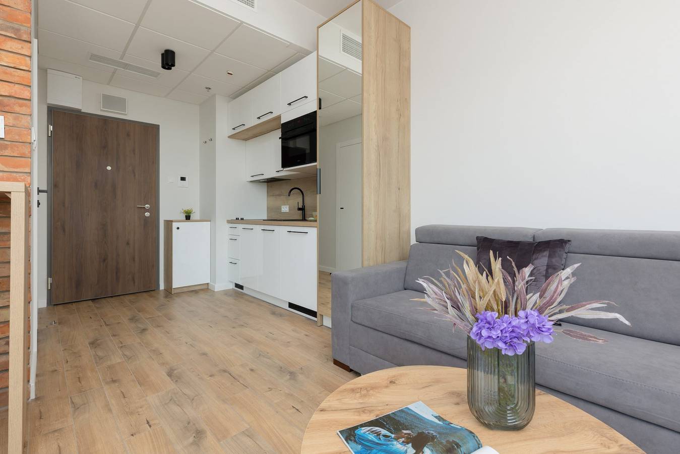 Entire studio, Comfortable Studio | Parking in Garage | Air Conditioning in Warsaw, Masovia
