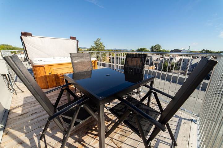 Holiday rental for 5 people, with hot tub and terrace in Quebec City
