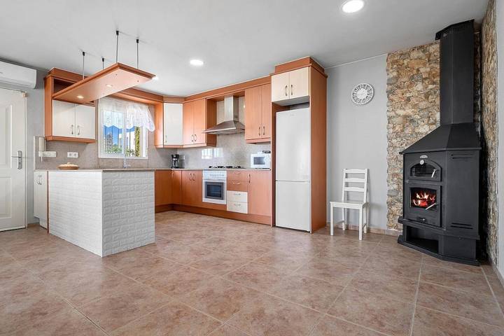Casa rural para 8 personas, con Balcón y Jacuzzi además de Terraza y Piscina en Alcanar - 2