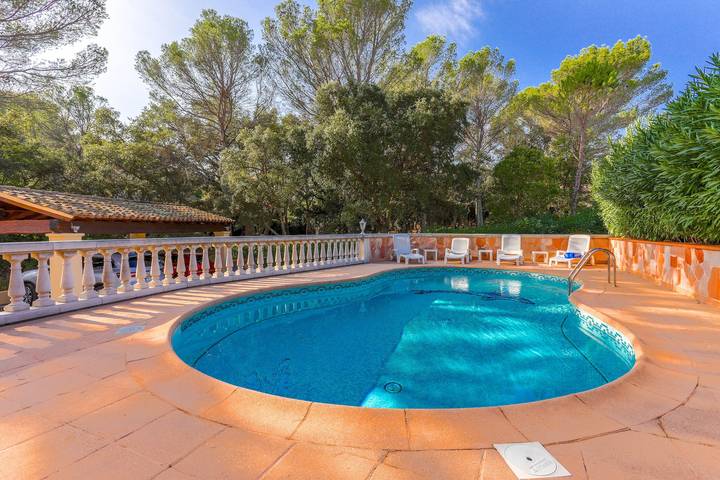 Villa für 4 Personen, mit Garten