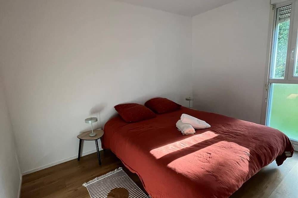 Appartement entier, Appartement 2 pièces calme & Lumineux  Vue sur Parc / Tram à 2 minutes à pied in Pessac, Région de Bordeaux
