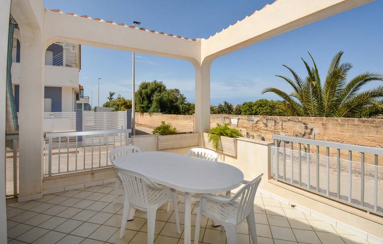 Escapada con vistas al mar: Elegante apartamento con terraza y aparcamiento in Casuzze, Santa Croce Camerina