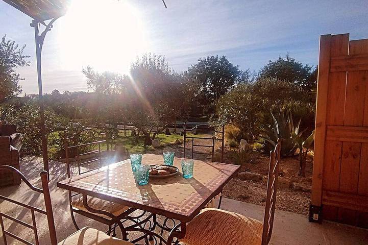 Location de vacances pour 4 personnes, avec Jacuzzi ainsi que Jardin et Piscine à Lézan