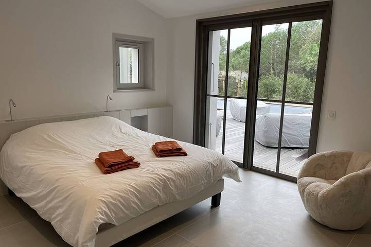 Beautiful architect-designed villa, swimming pool, beach within walking distance, pétanque, billiards, basketball in Les Portes-en-Ré, Ile de Re