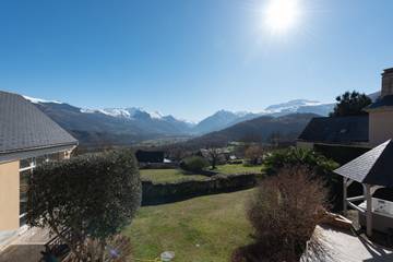 Location De Vacances pour 13 Personnes dans Ouzous, Pyrénées, Photo 3