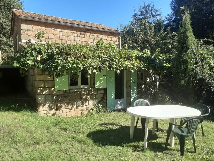 Location de vacances pour 2 personnes, avec Jardin et Piscine en Ardèche